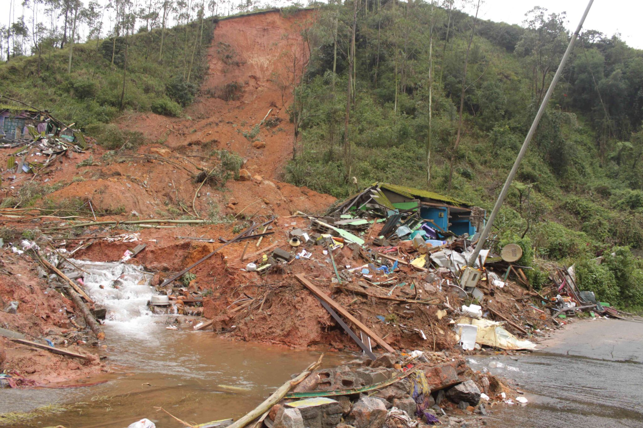 17k barangay nanganganib sa baha, landslide– DILG