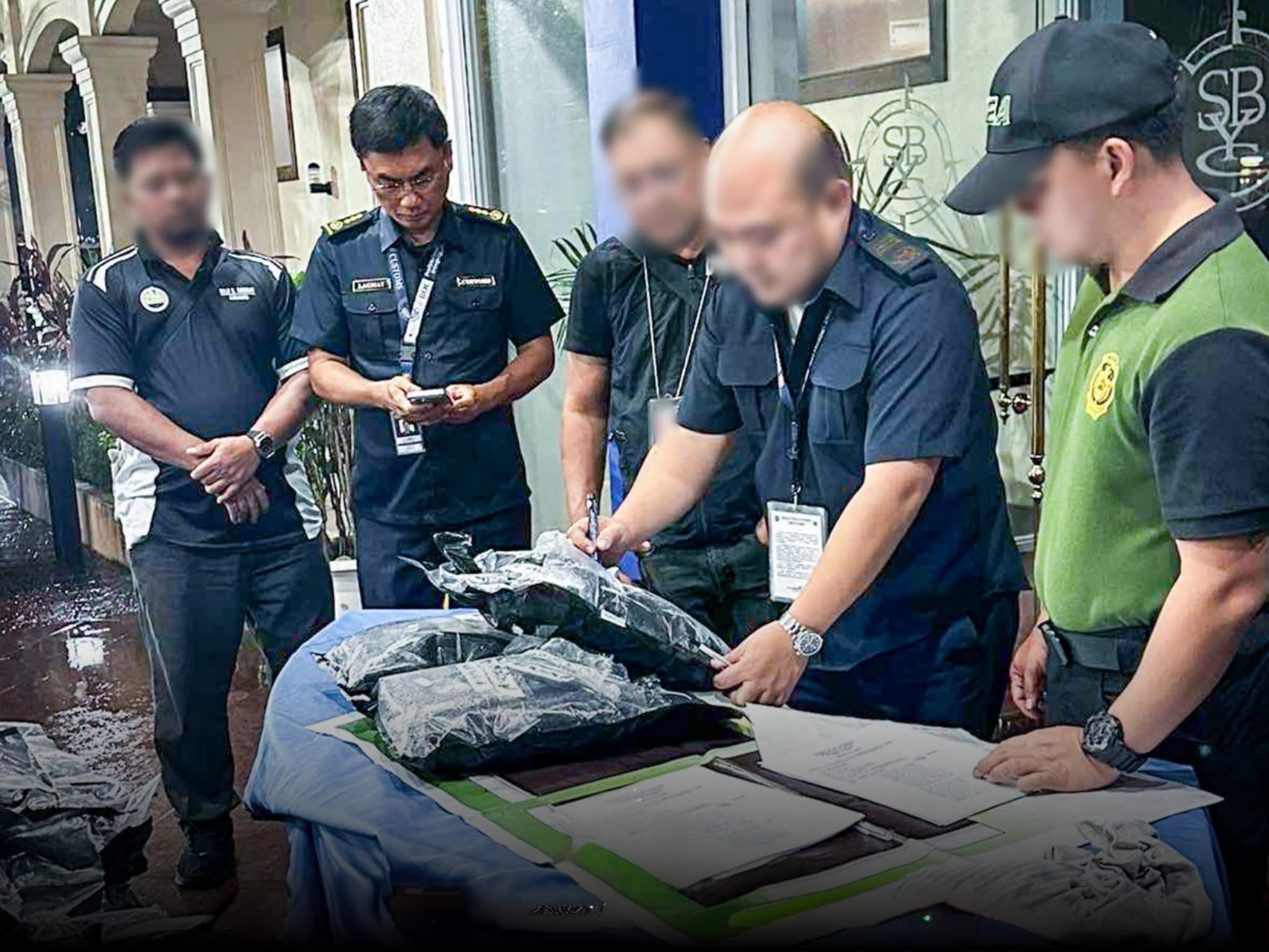 P162-M Kush, nasabat sa foreign yacht sa Subic; 2 dayuhan arestado