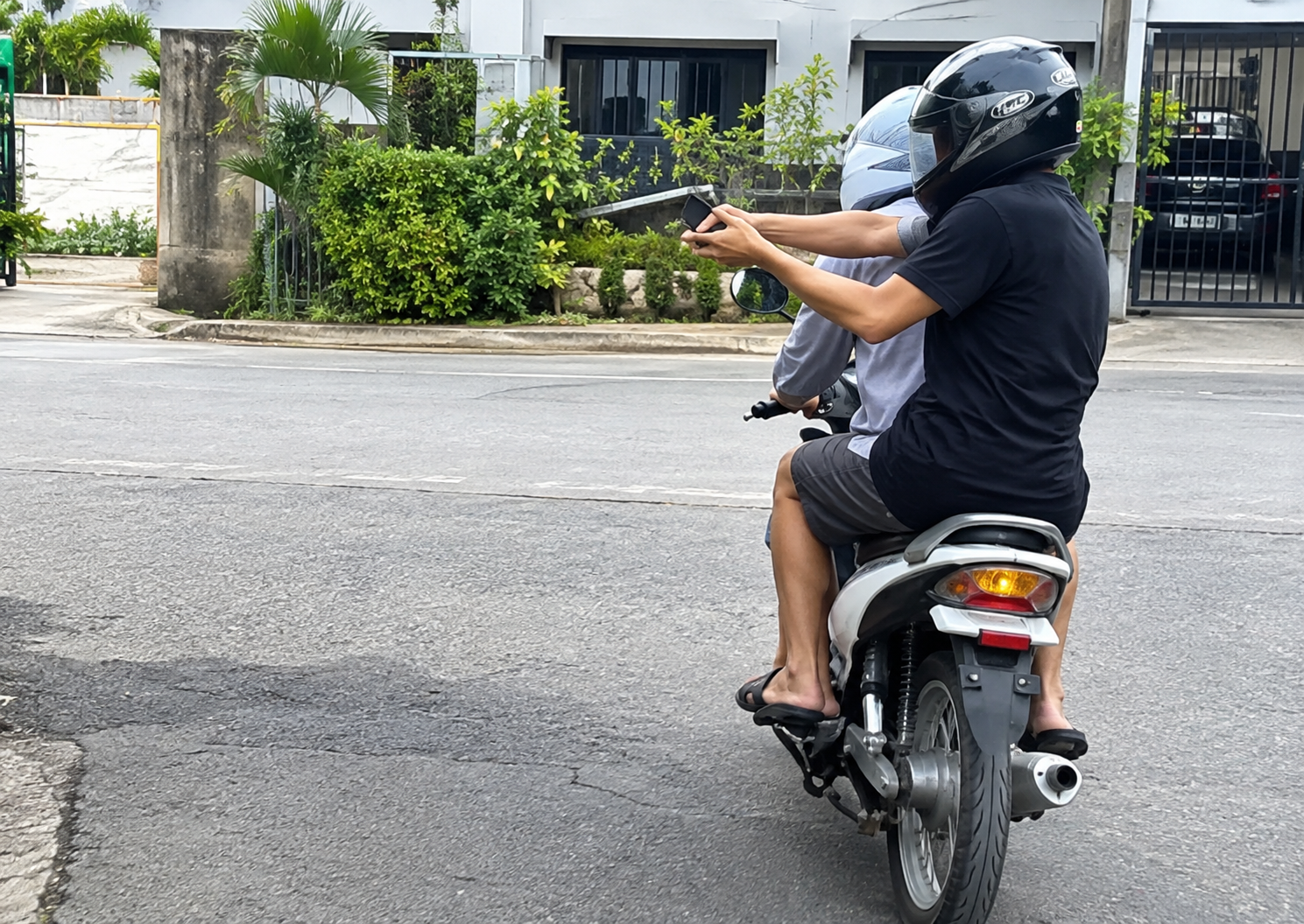 2 lalaki todas sa pamamaril sa gasolinahan